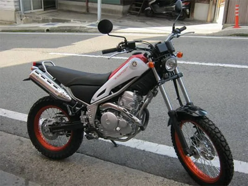店頭に並ぶYAMAHAのオートバイ